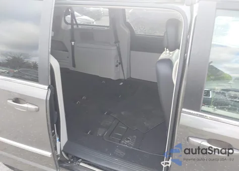 2010 Chrysler Town & Country Touring Plus z USA, uszkodzony, nr VIN 2A4RR8DX3AR320630